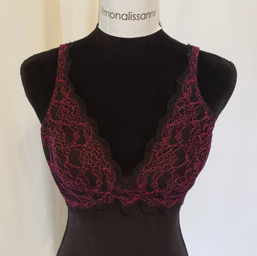 NWT Ambrielle Black & Magenta Lace Bralette